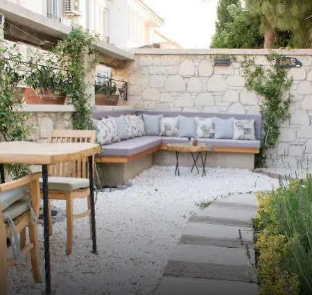 Provence Mansion מלון