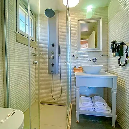Provence Mansion Hotel 2*